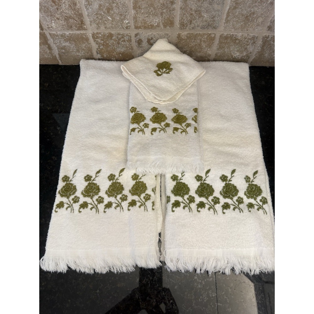 Vintage Dundee 4 Piece Set Bath & Hand‎ Towel Retro Green Floral Embroidery USA